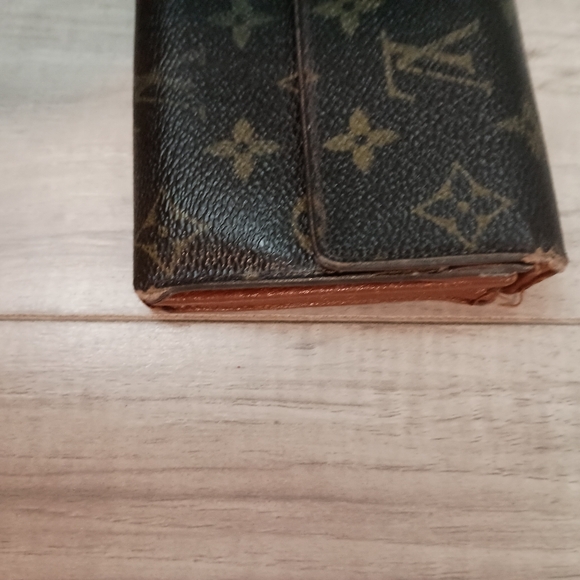 Louis Vuitton Sarah Leather Wallet - Picture 3 of 14